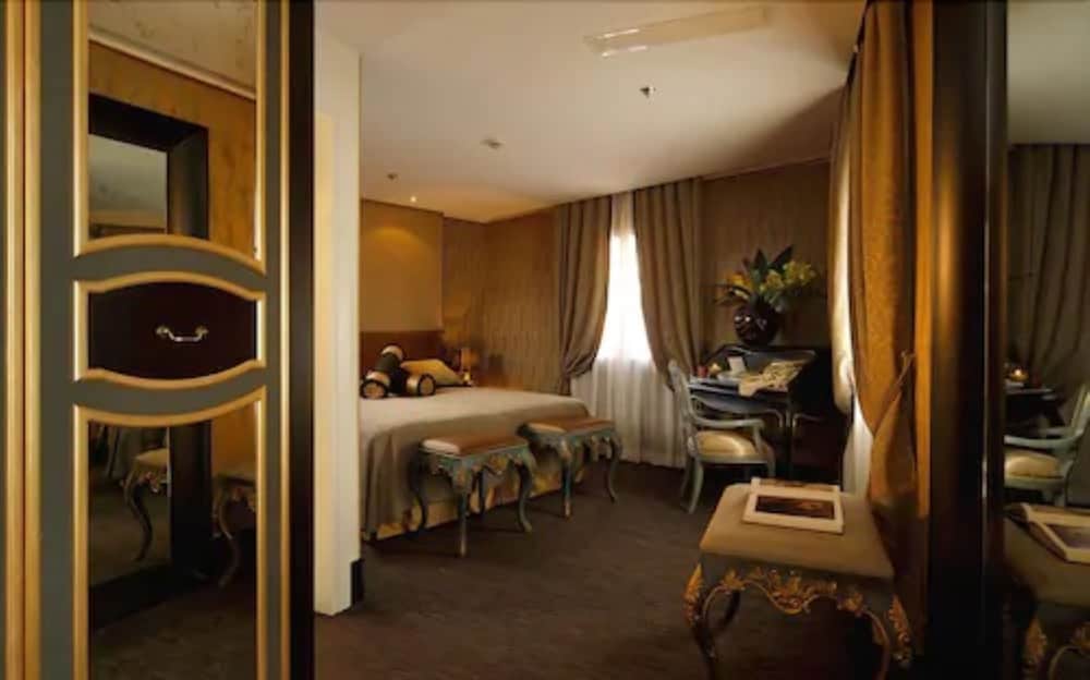 Junior Suite, Canal View