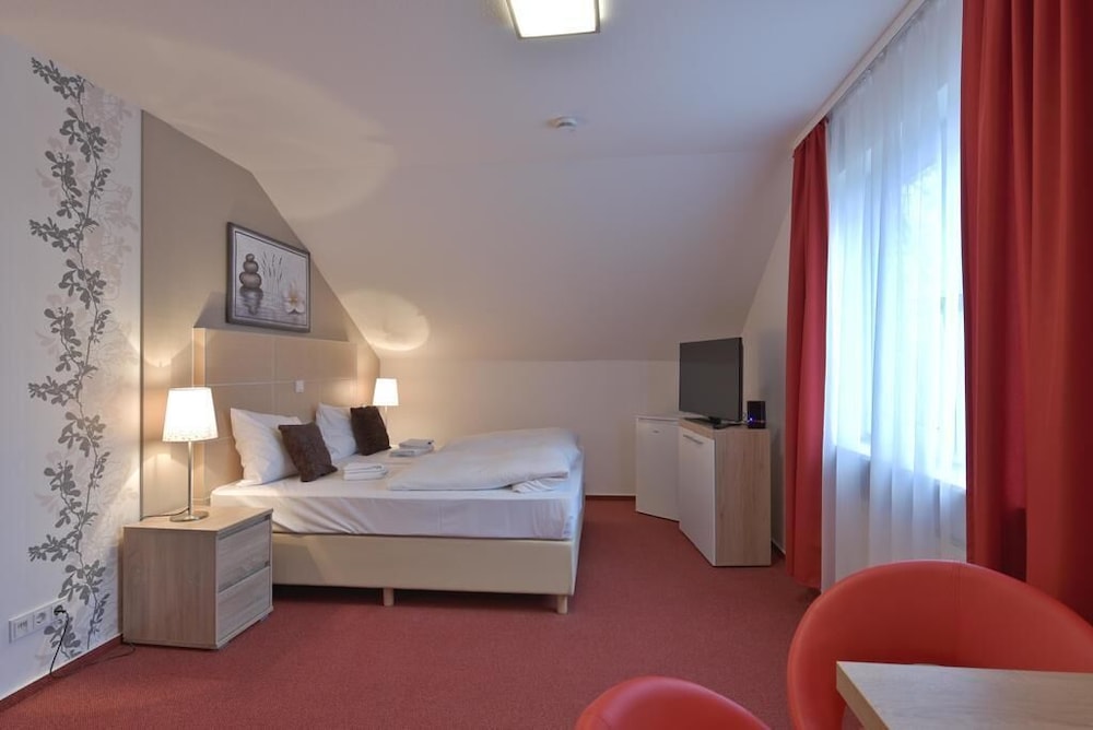 Double or Twin Room photo 3