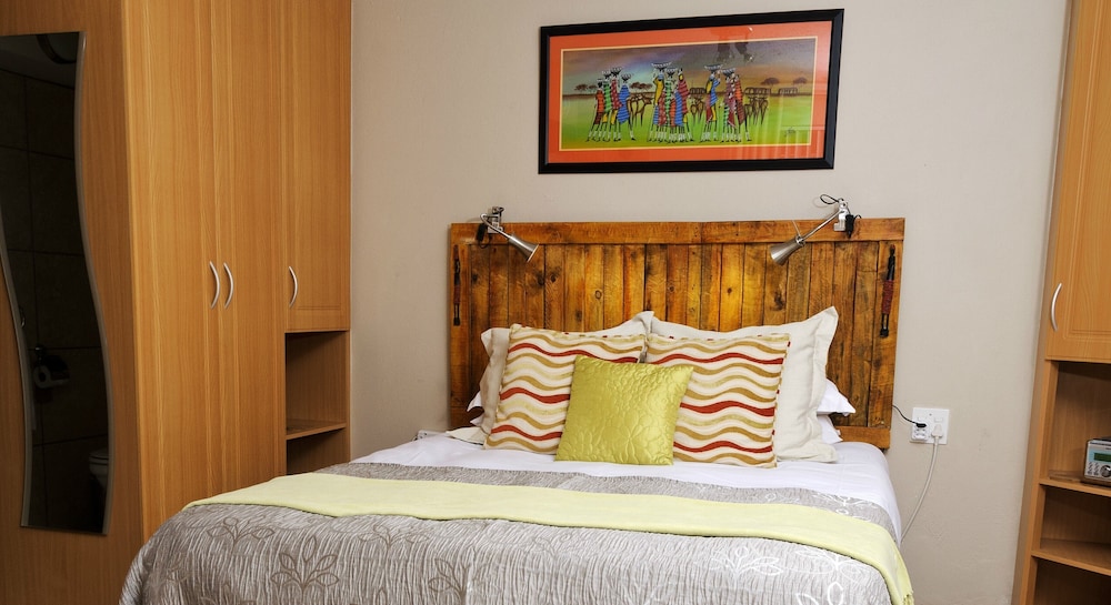Standard Double Room, 1 Queen Bed, Non Smoking, Garden View photo 1