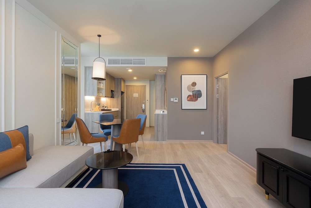 Suite, 1 Bedroom, Kitchen (Living Dining Area) photo 3