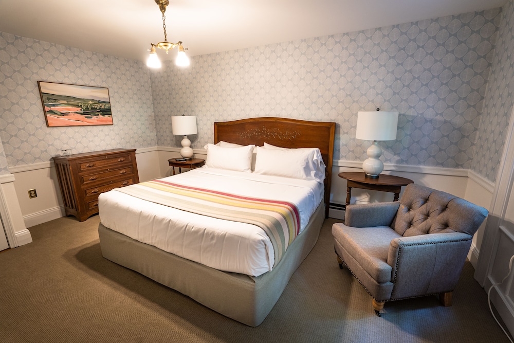 Superior Room, 1 King Bed, Resort View, Ground Floor photo 1