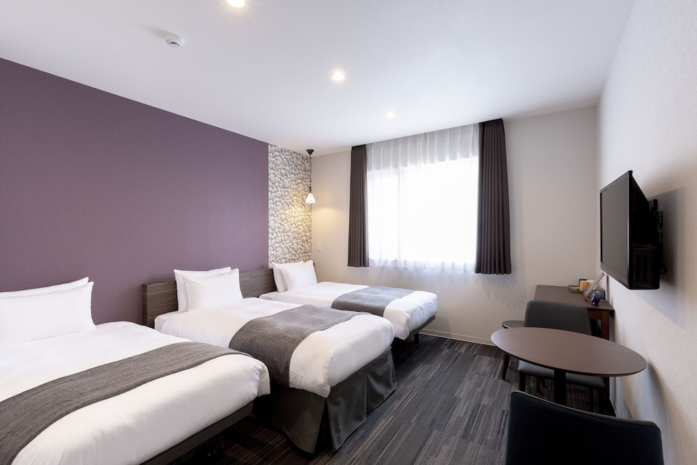 Superior Twin Room with Extra Bed - Photo 7