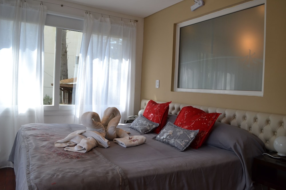 Junior Double Room, 1 King Bed, Non Smoking photo 3