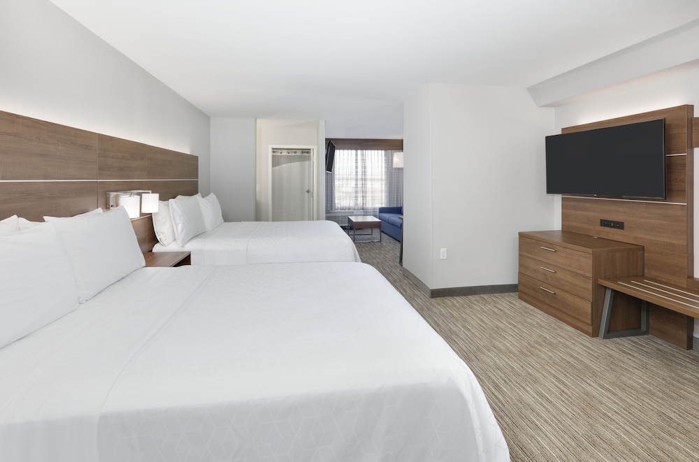 Suite, 2 Double Beds - Photo 3