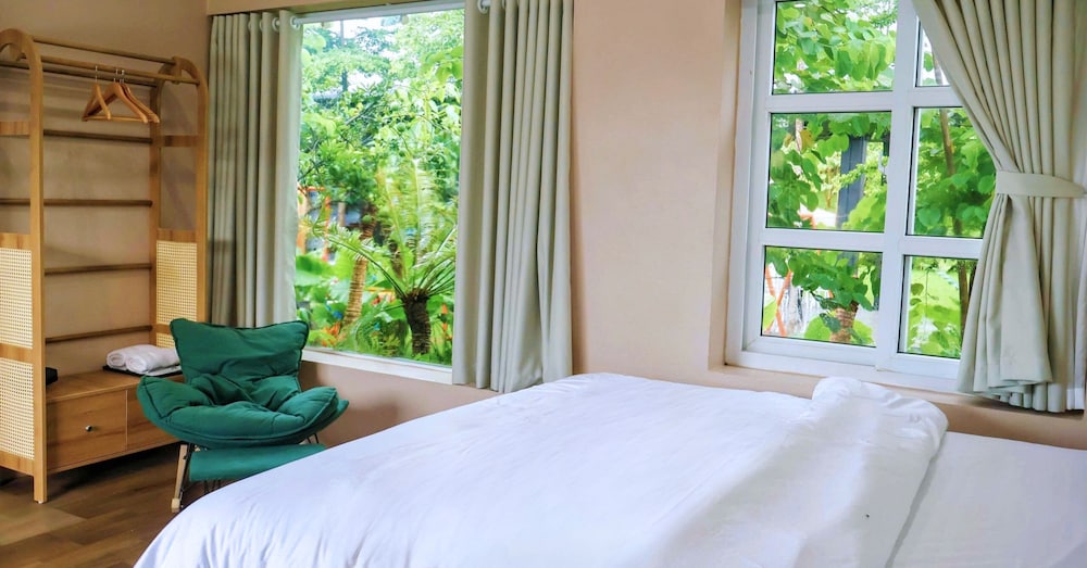 Deluxe Double Room, Pool View
