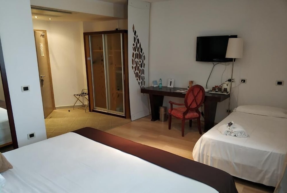 Triple Room, Multiple Beds