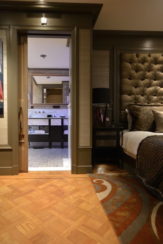 Grand Master Suite thumbnail 5
