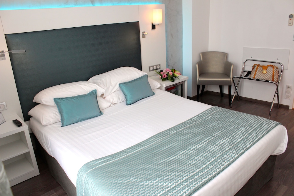 Classic Room, 1 Double Bed, Non Smoking (Small Room) - Photo 2