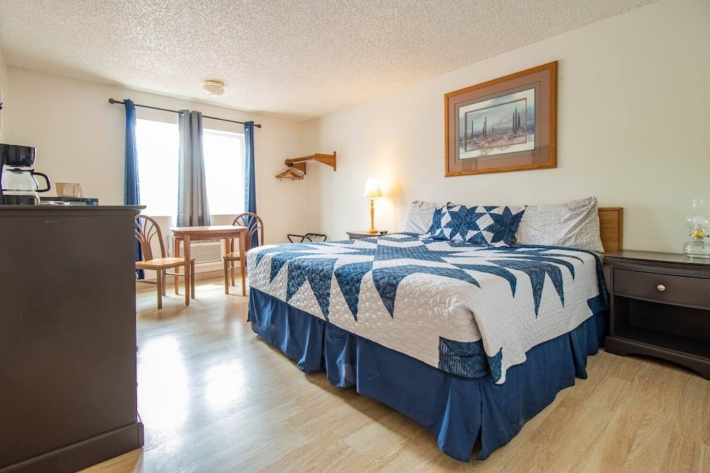 Deluxe Room, 1 King Bed, Mountain View photo 1
