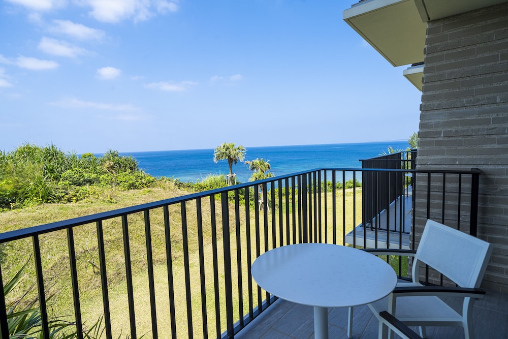 Deluxe Partial Oceanview Twin, Non Smoking photo 3