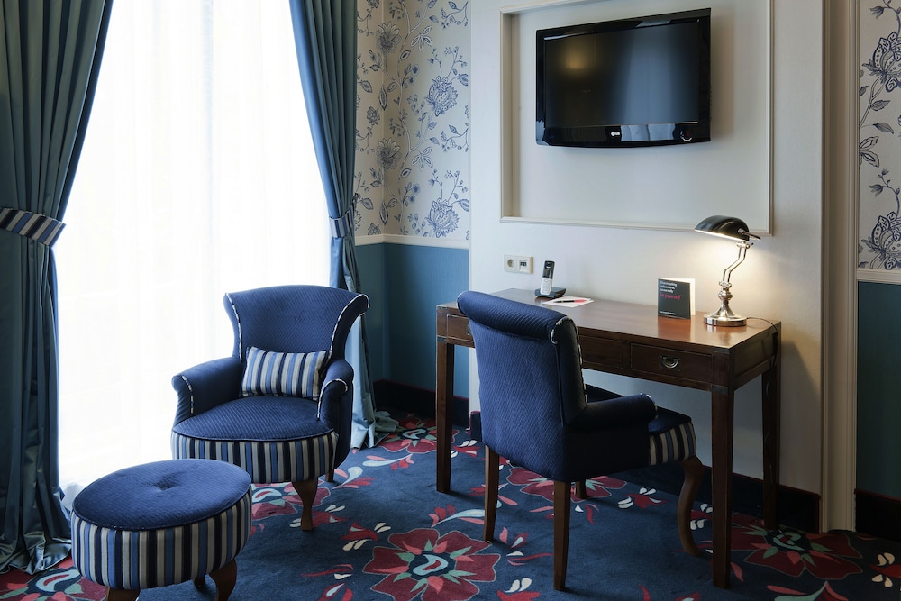 Royal Room - Photo 13