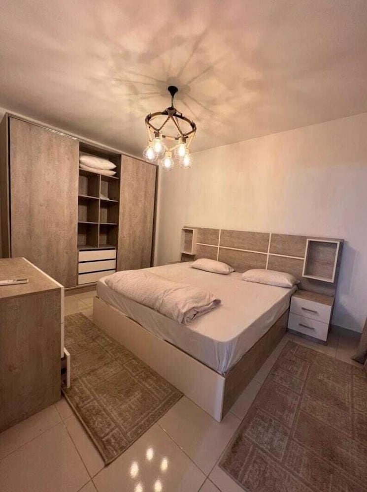 Apartment photo 2