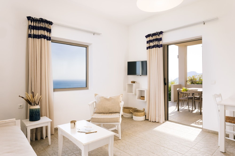Suite, 1 Bedroom, Sea View - Photo 10