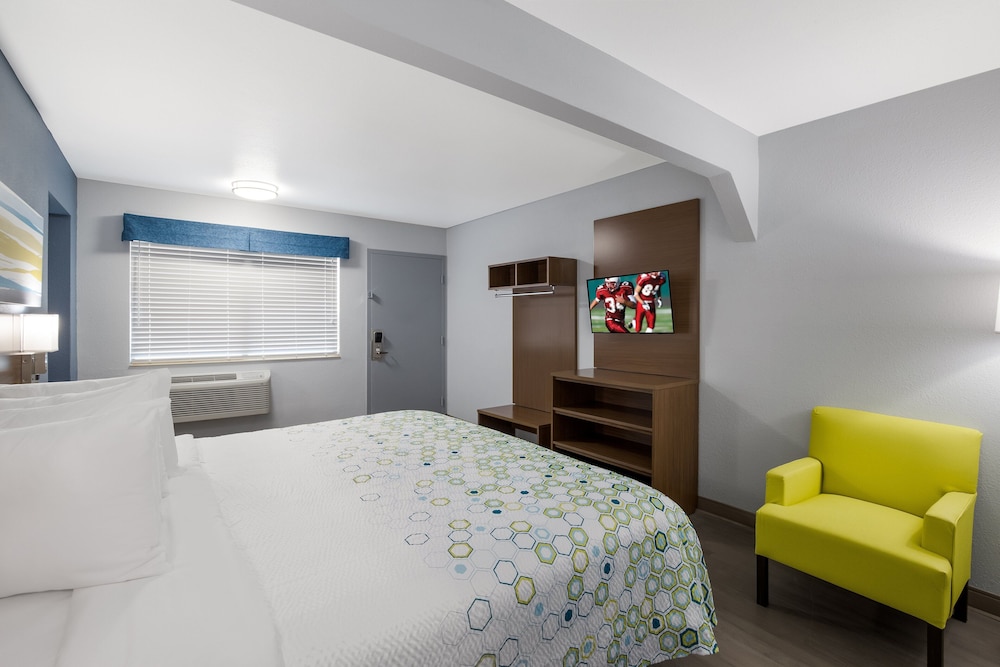 Studio, 1 King Bed, Non Smoking photo 3