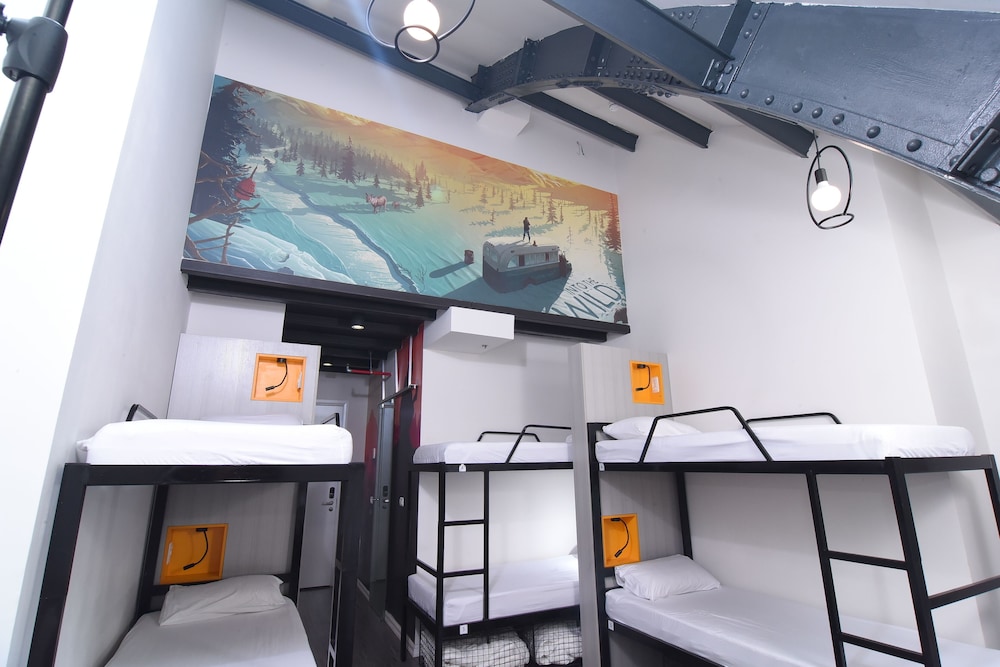 12-Bed Mixed Dormitory Room photo 1
