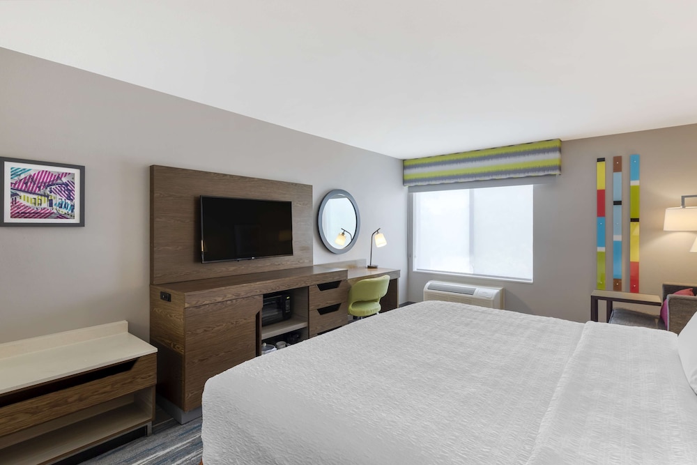 Room, 1 King Bed, Accessible, Bathtub - Photo 3