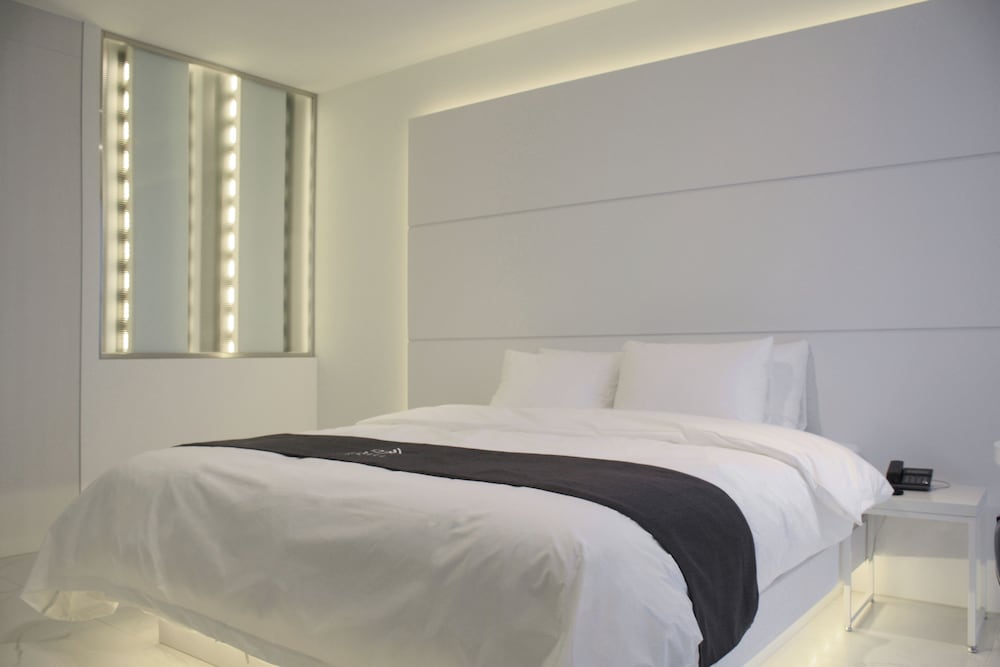 Premium Room - Photo 7