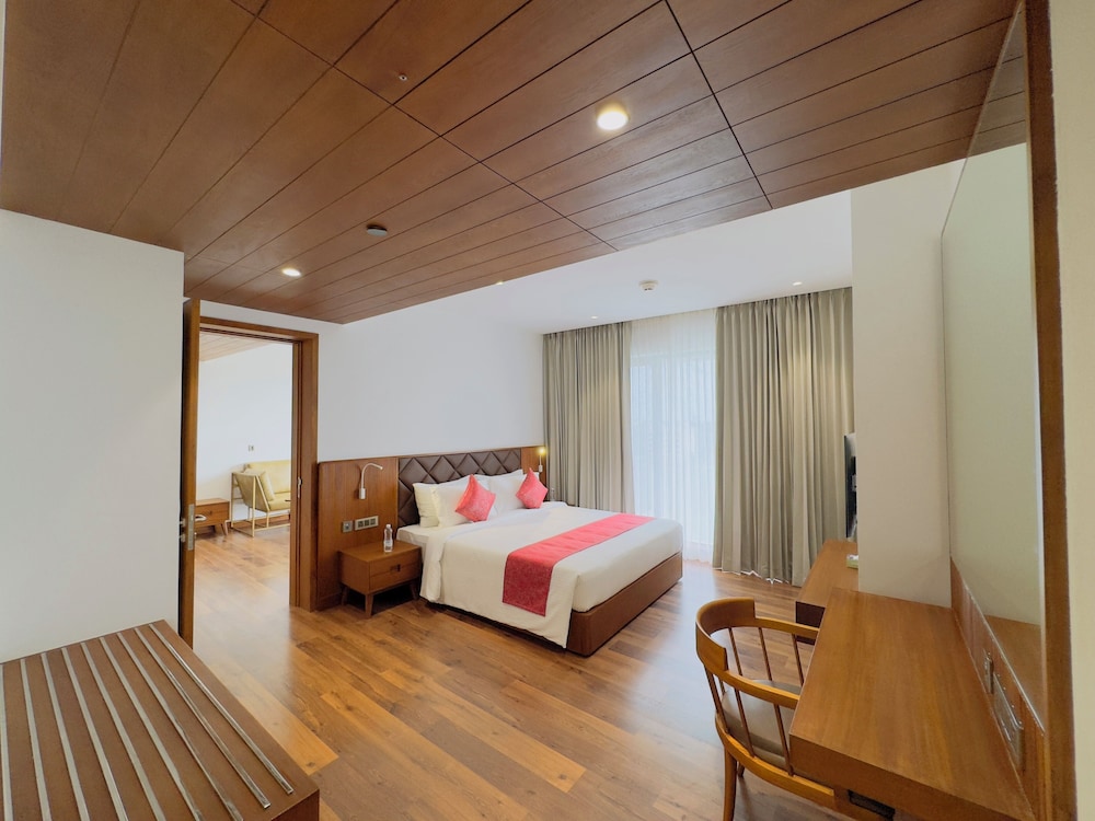 Superior Double Room, City View
