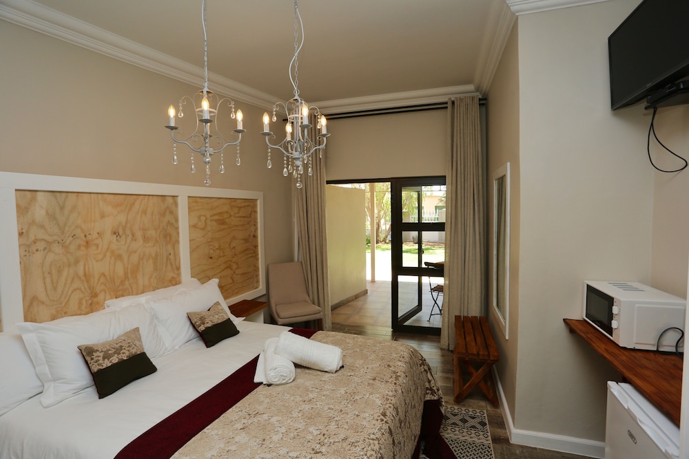 Double Room (Queen) photo 3
