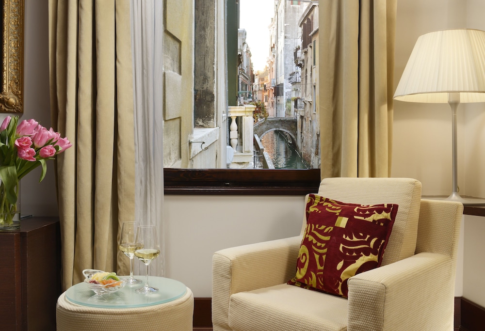 Deluxe Double Or Twin Room photo 1