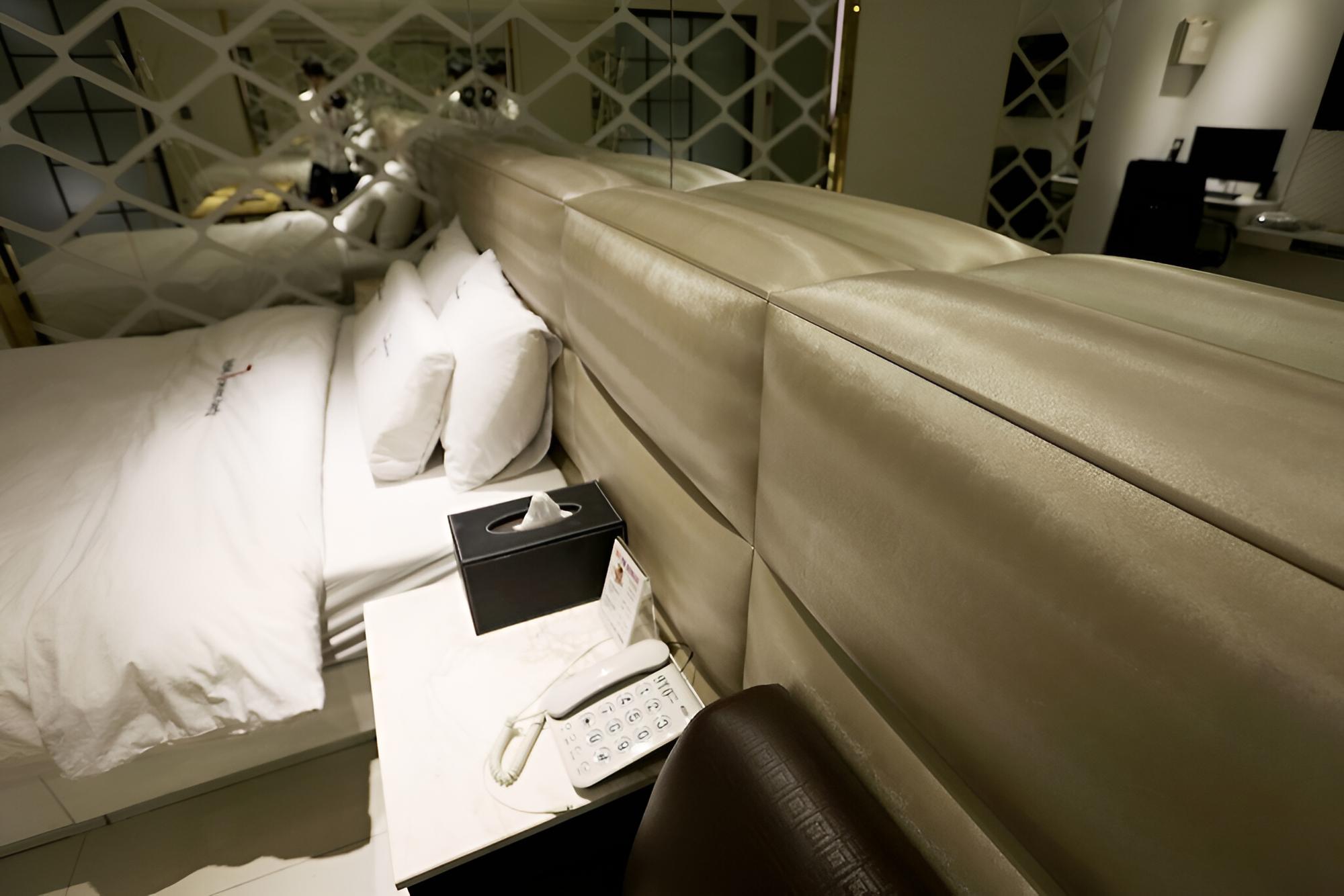 Room (Couple PC (65-inch smart TV + massage) - Photo 3