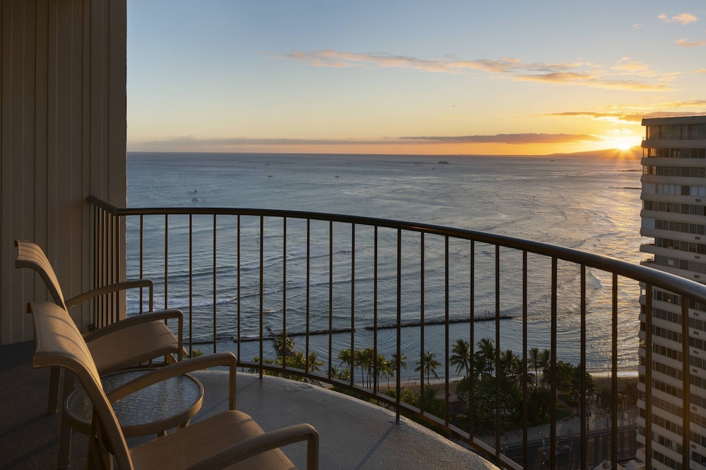 Junior Suite, 1 King Bed With Sofa Bed, Ocean View