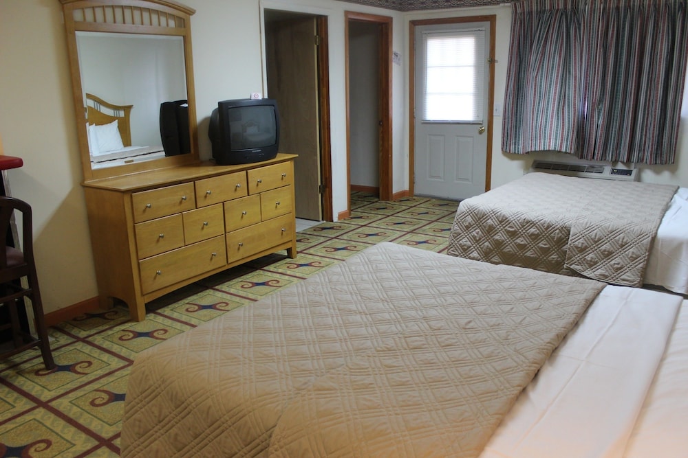 Suite, 2 Queen Beds photo 2