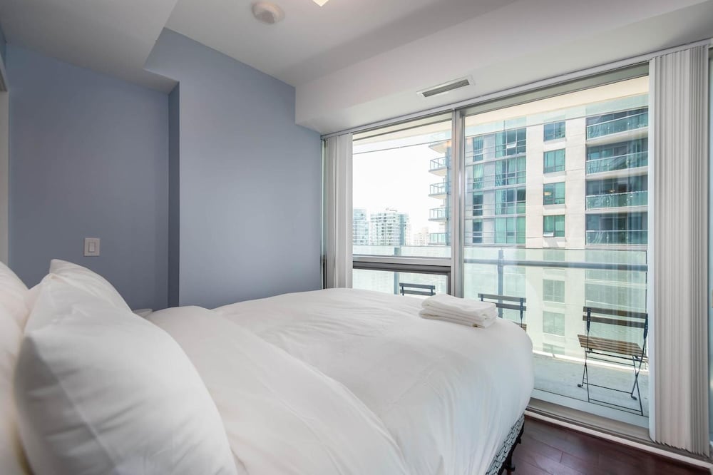 Family Suite, 3 Bedrooms, 2 Bathrooms, City View thumbnail 5