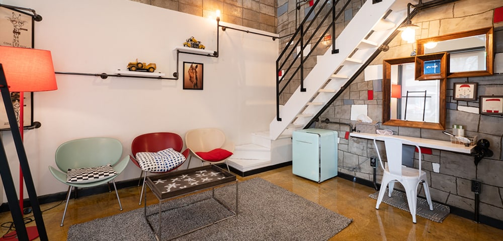 Duplex, 1 Bedroom (Red Pop / Orange Pop) - Photo 10