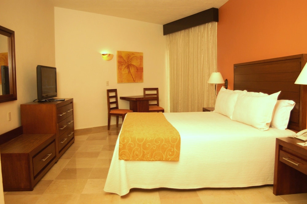 Deluxe Room (Super Saver) - Photo 2