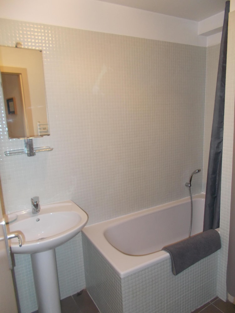 Family House, Ensuite, Courtyard View (Cote Cour) photo 3