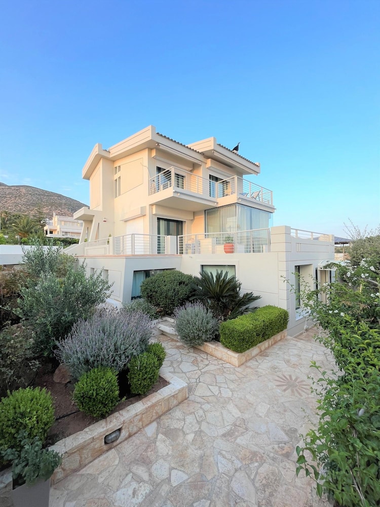 Villa photo 3