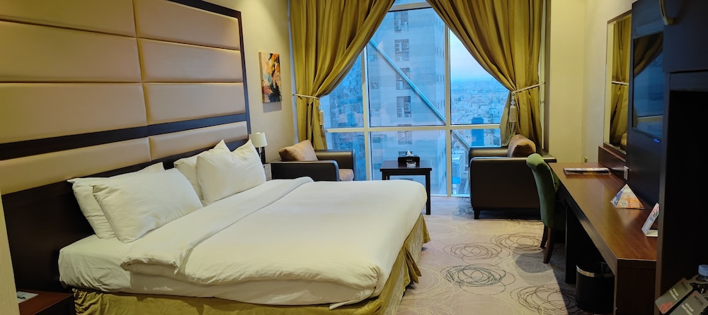 Deluxe King Room - Photo 5