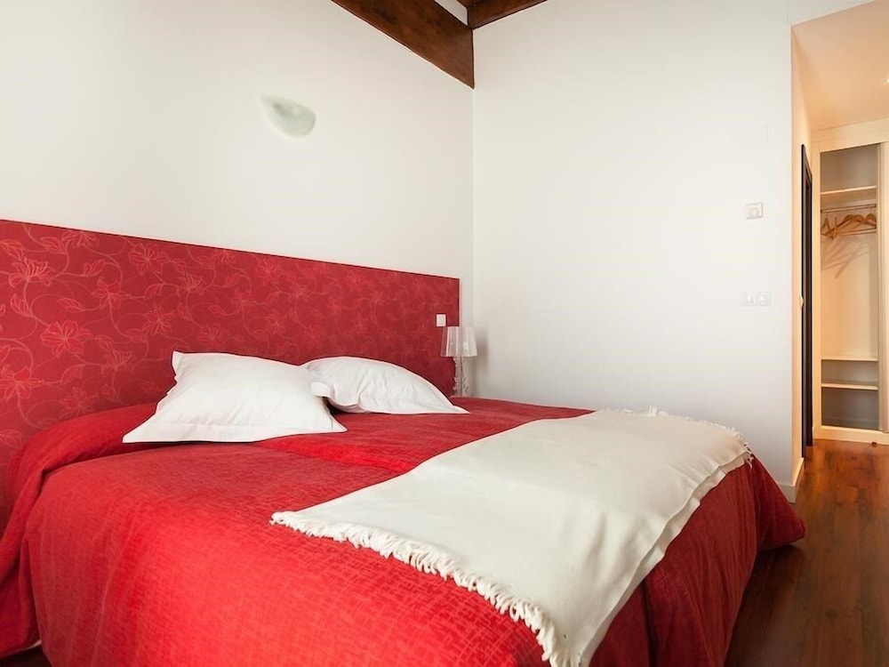 Double or Twin Room, Ensuite, Mountain View photo 3