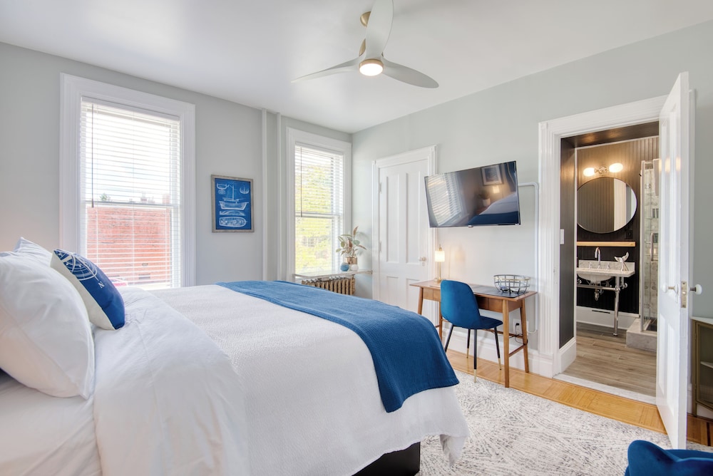 Suite #3 photo 2