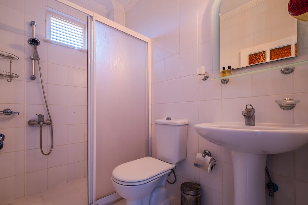Double Room, 1 Queen Bed, Sea View photo 2