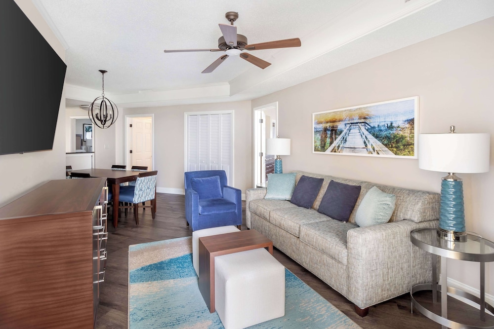 2 Bedroom, 1 King & 2 Double Oceanfront Suite - Photo 6