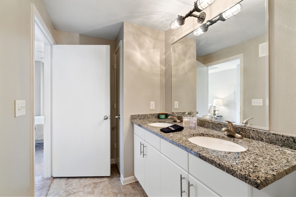 Superior Apartment, 2 Bedrooms, Non Smoking, Kitchen (Self Check-In With Virtual Front Desk) photo 3