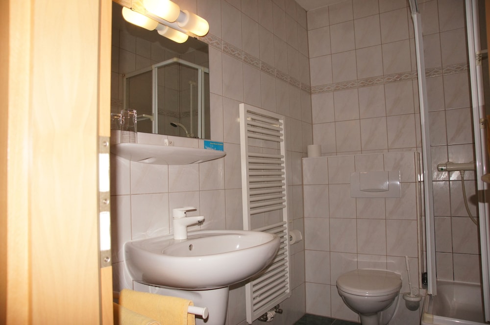 Twin Room, Private Bathroom photo 3