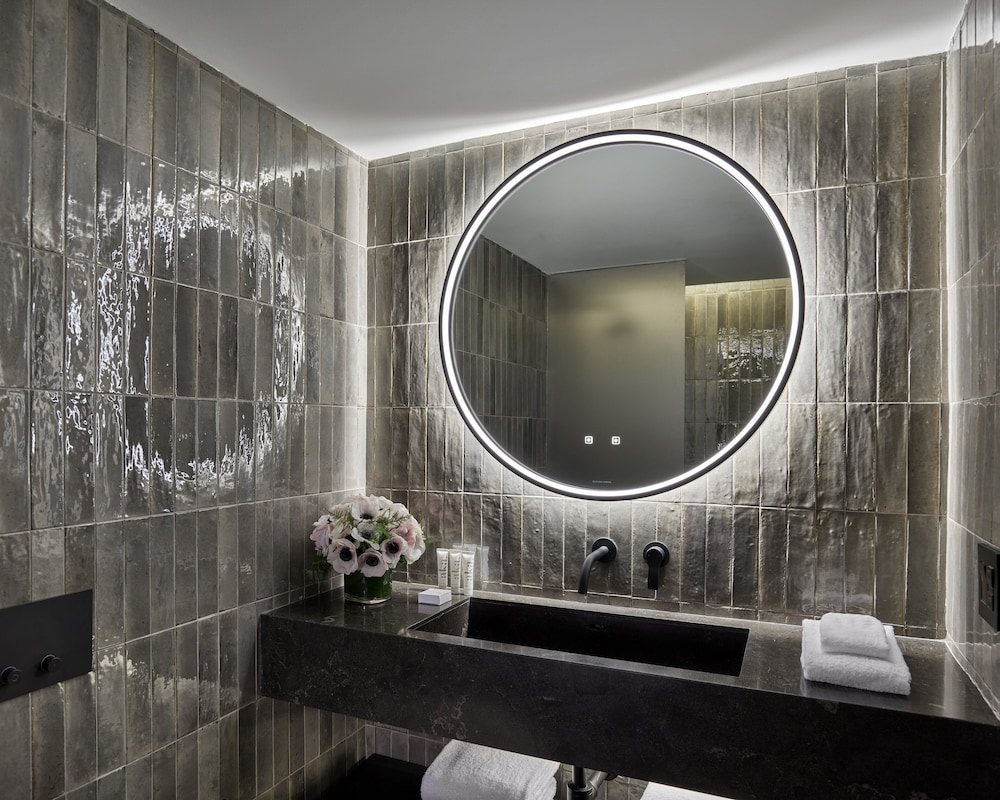 Premium Empire State Room with Terrace thumbnail 6