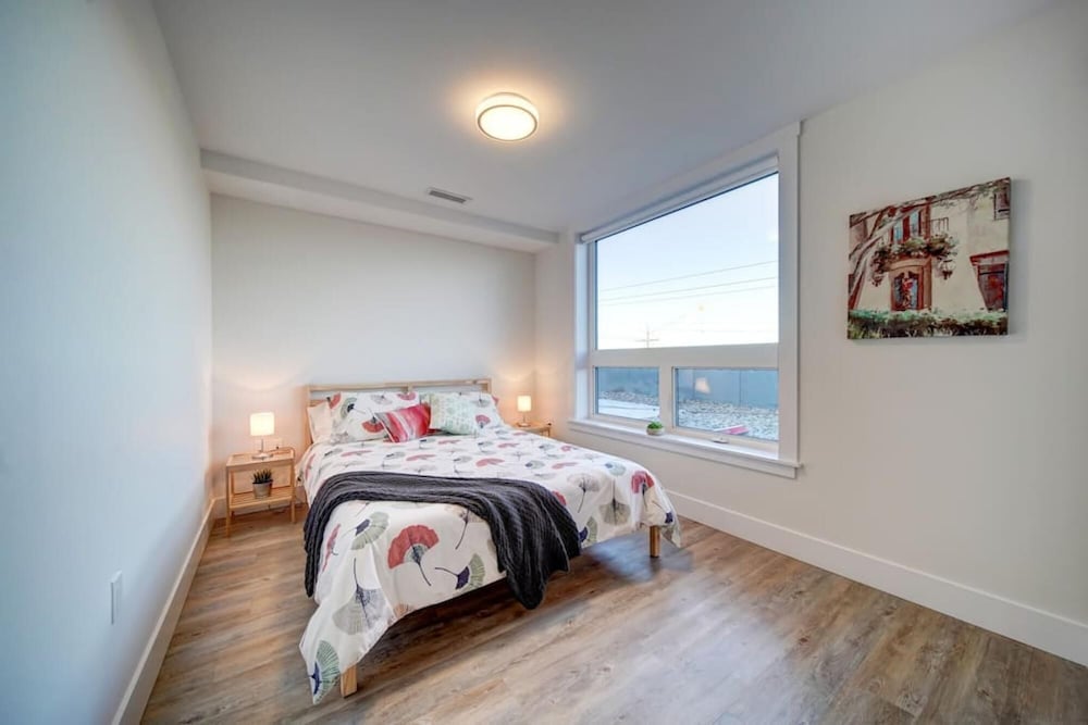 Stylish Modern Condo w Parking Location Coffee, Foto 3