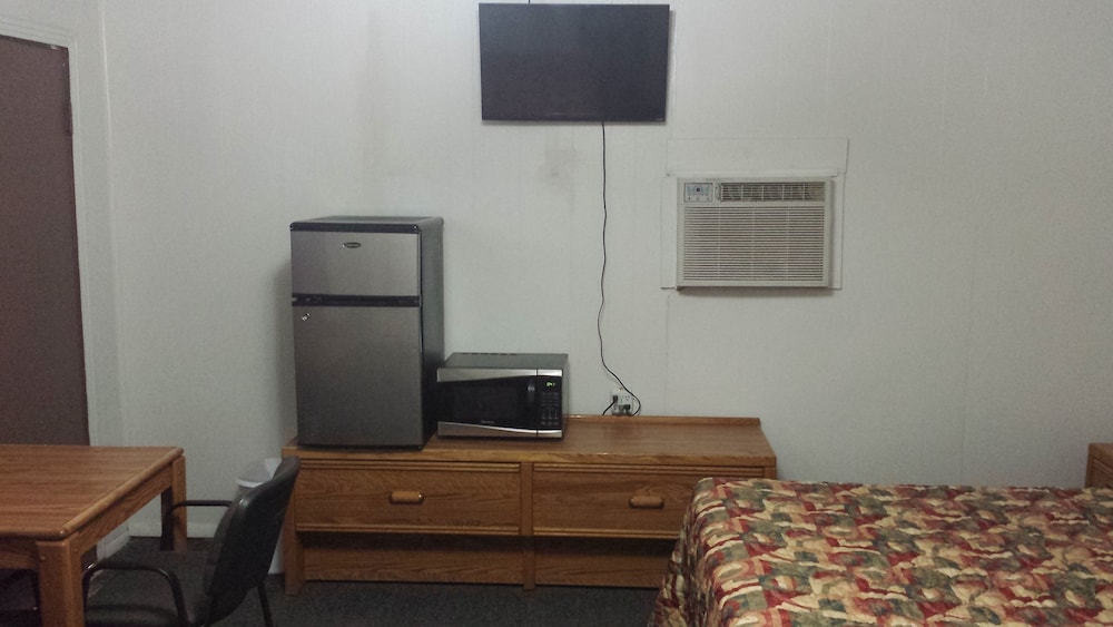 Economy Room, 1 Queen Bed photo 3