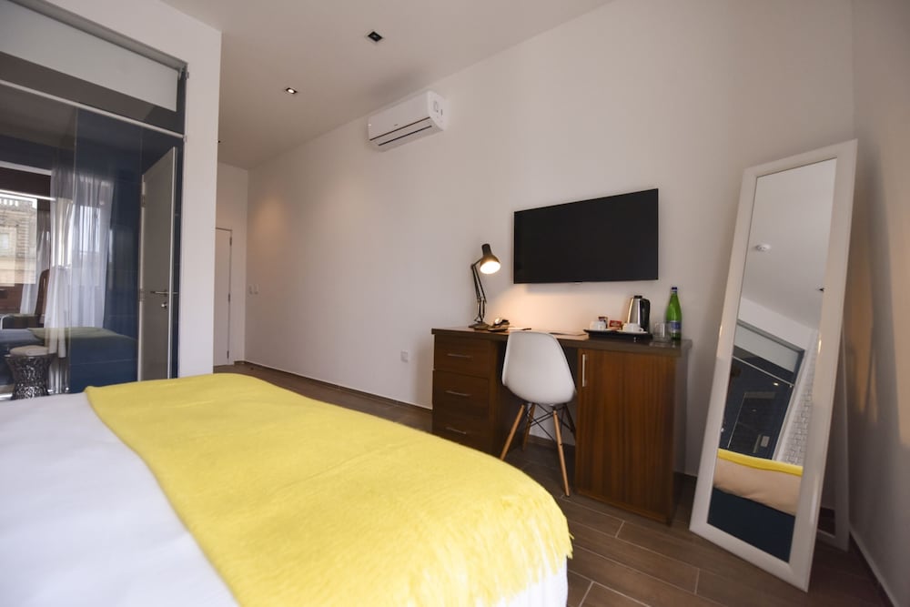Deluxe Room (Twin Beds x2 Available on Request) photo 3