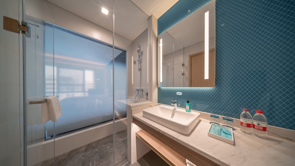 Standard Room, 2 Twin Beds - Photo 8