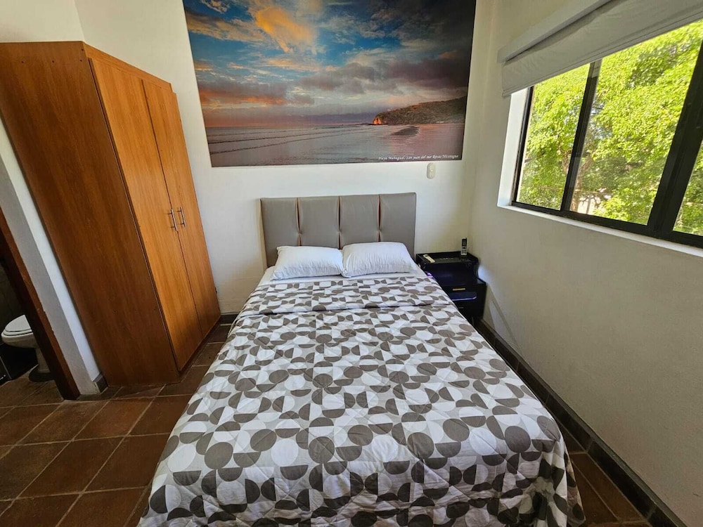 Comfort Double Room, 1 Queen Bed, Air conditioning, Mountain View photo 2