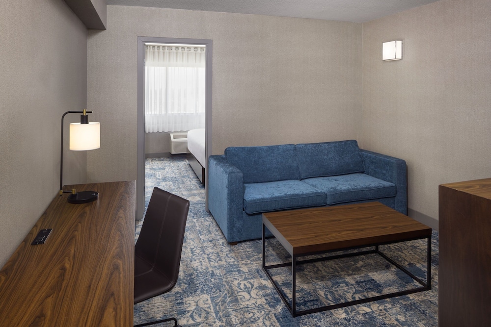 Suite, 1 Bedroom - Photo 3