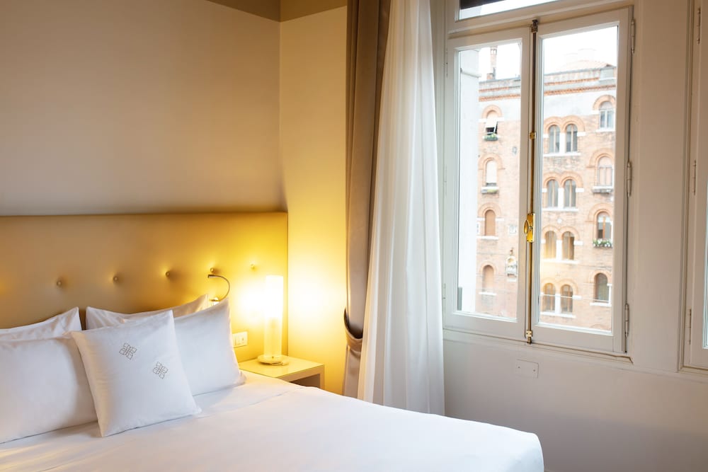 Superior Room, Canal View (Partial Canal View)