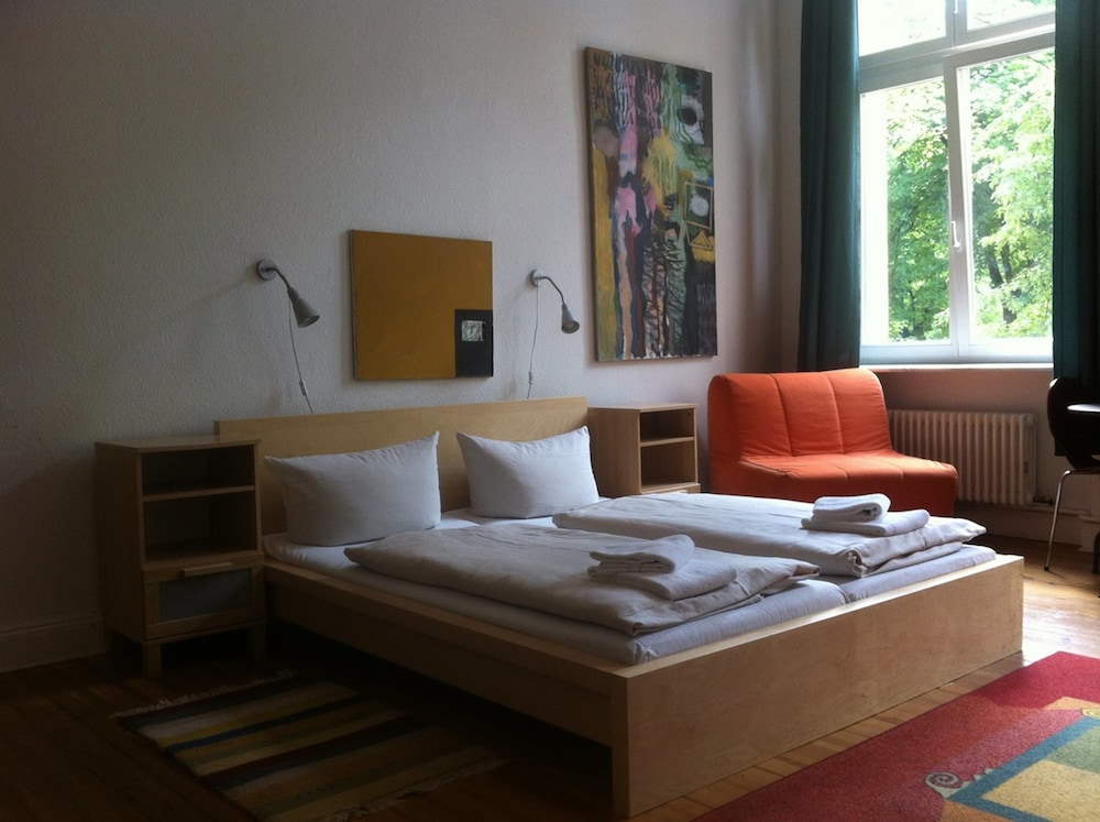 Standard Double or Twin Room (private bathroom on floor) photo 3
