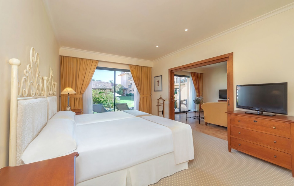Junior Suite, Pool View