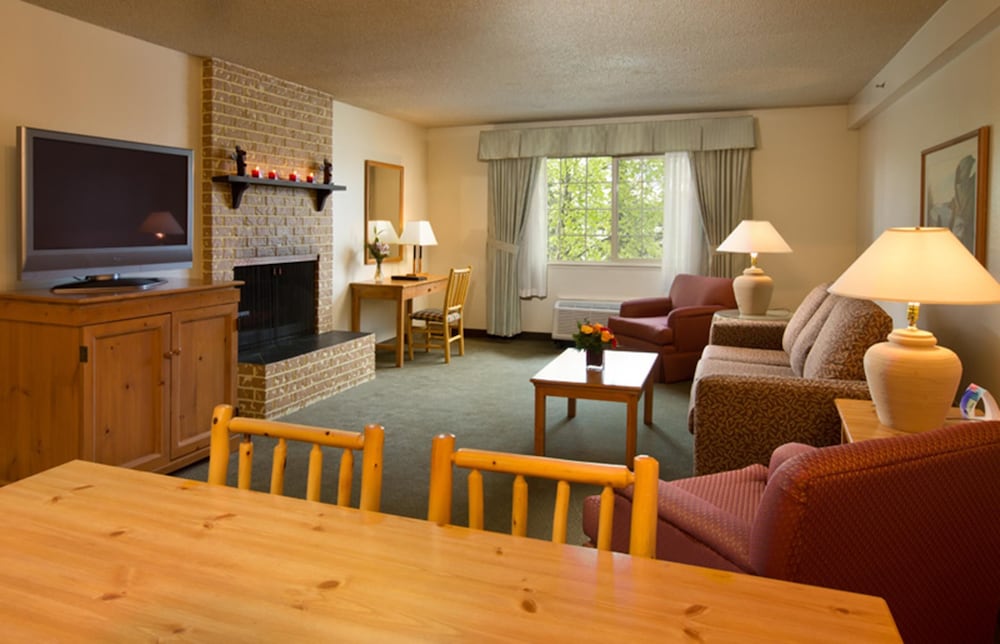 Grand Suite, 1 King Bed, Non Smoking, Kitchen (Coast Premium King Suite) - Photo 5